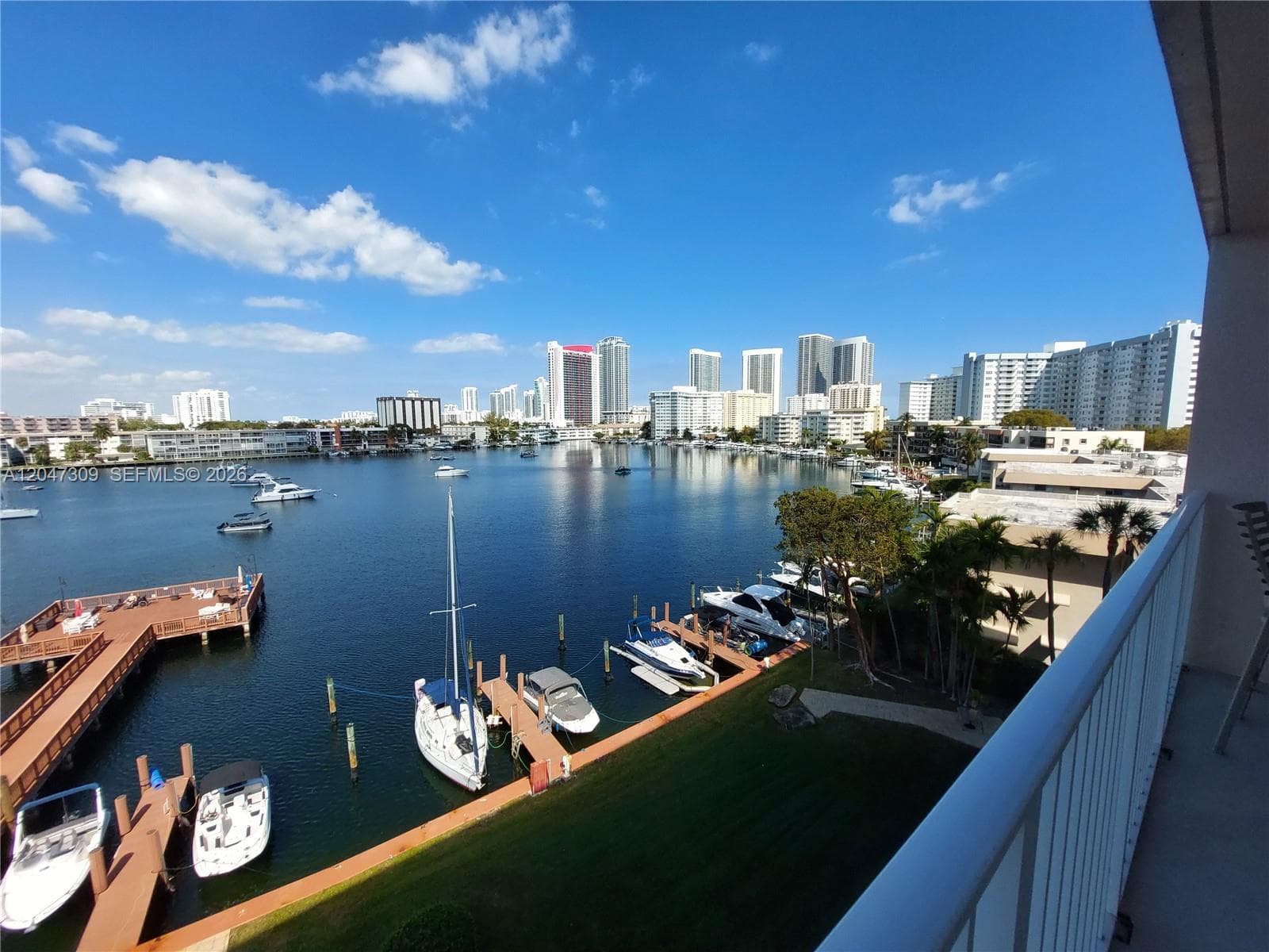 PARK LAYNE TOWERS CONDO · #47 in Hallandale Beach - Photo 1