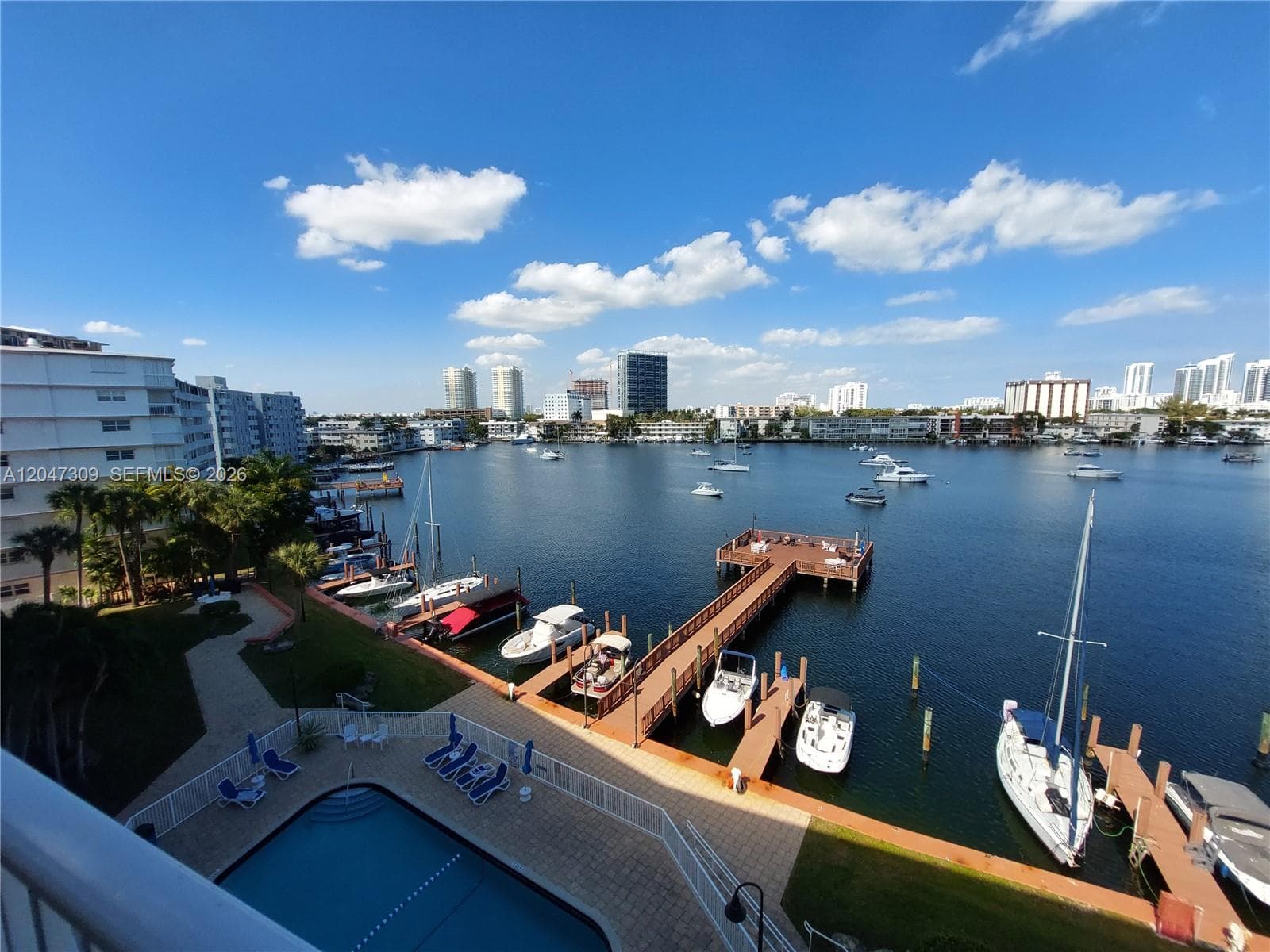 PARK LAYNE TOWERS CONDO · #47 in Hallandale Beach - Photo 15