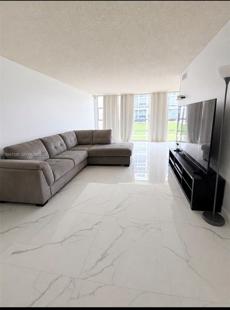 Desoto Condominium · #107 in Hallandale Beach - Photo 4