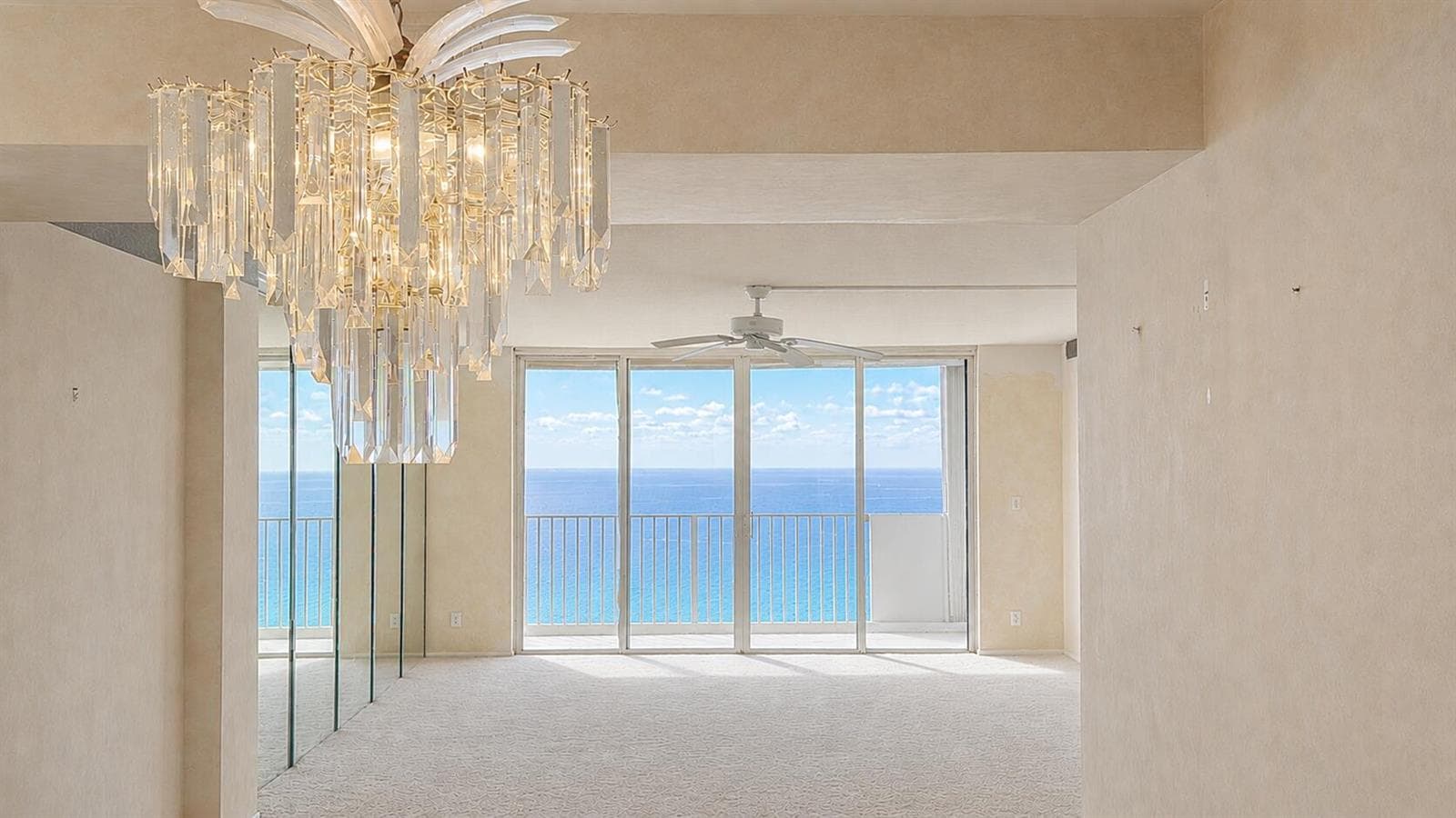 Living Room/Dining Area