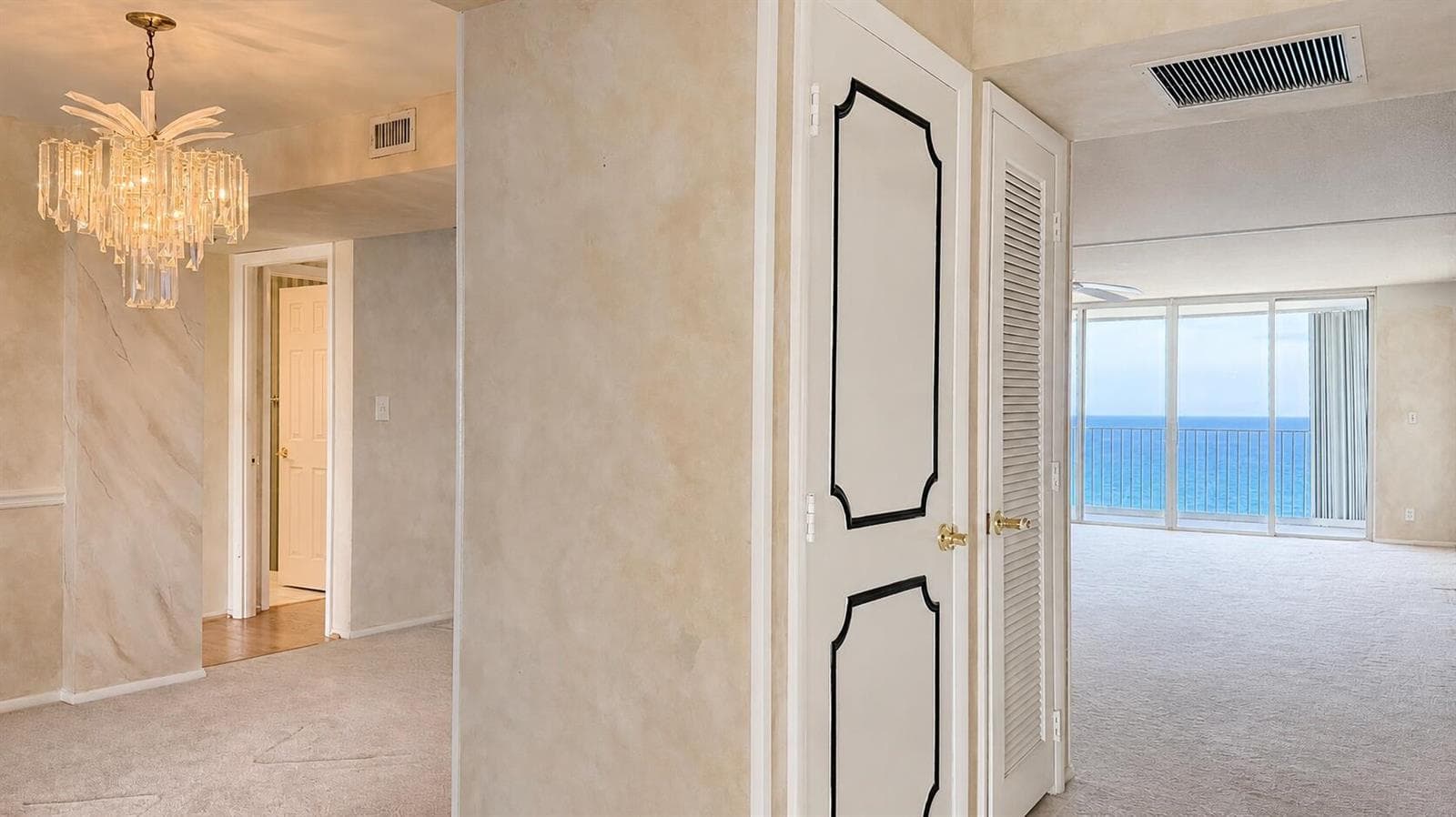 Living Room/Dining Area