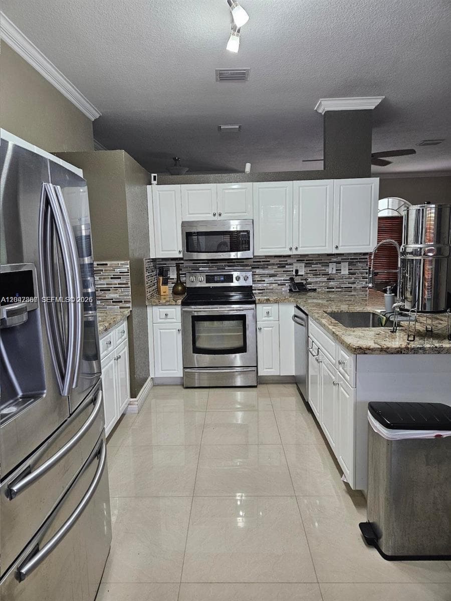 2635 SE 4th Pl photo 12