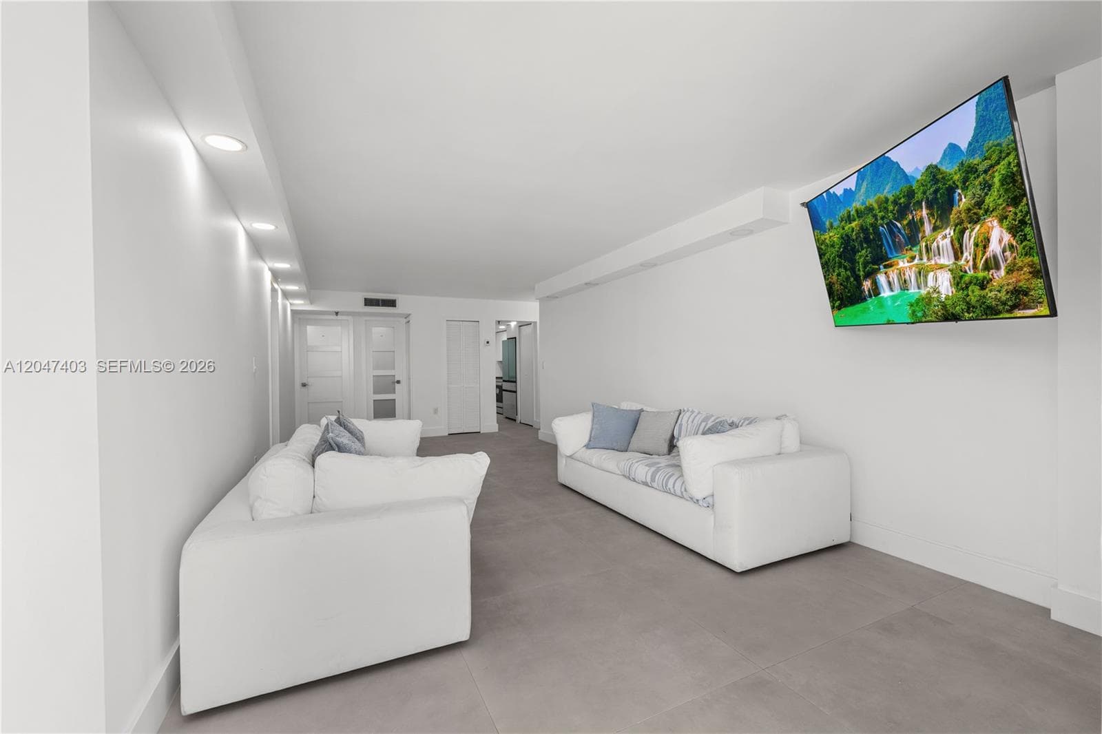 THE ROYAL CLUB CONDO · #201 in Miami Beach - Photo 2