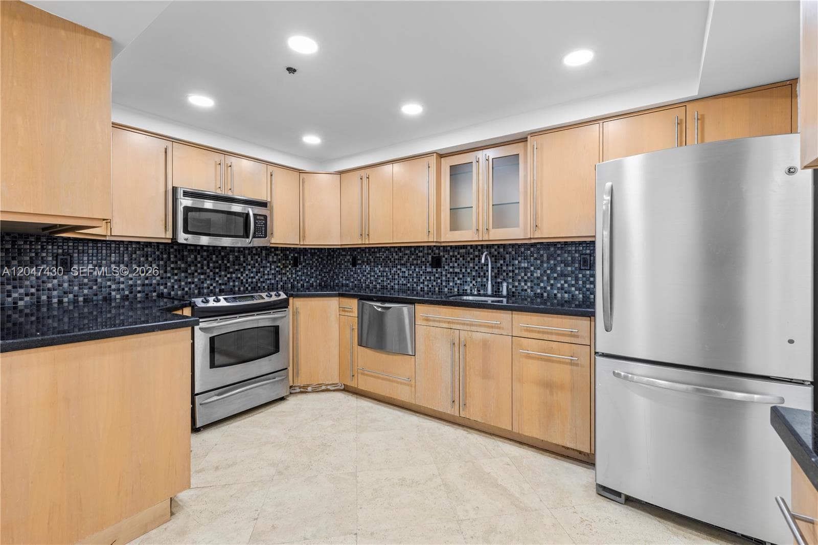 THE ROYAL CLUB CONDO · #406 in Miami Beach - Photo 10