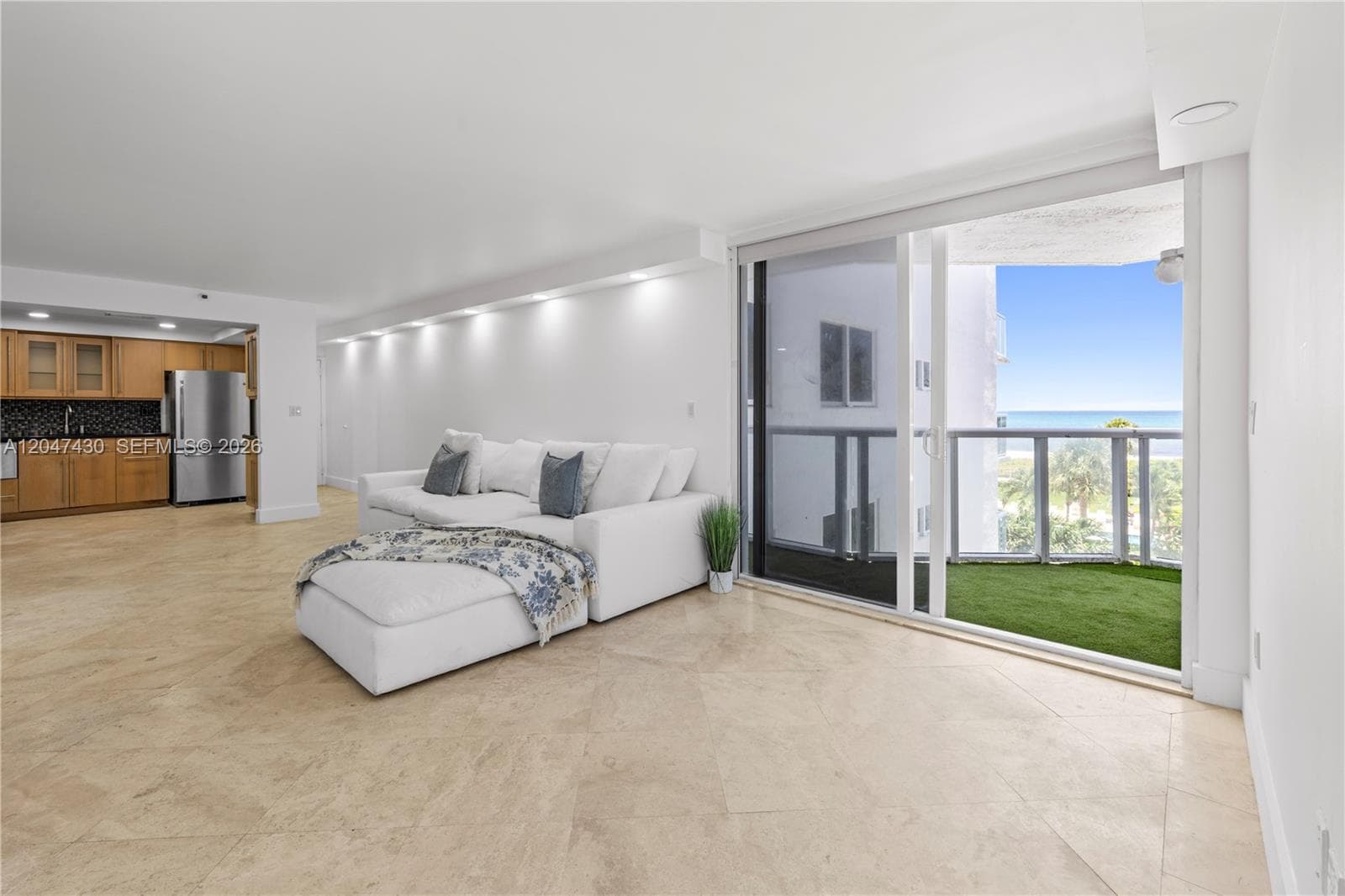 THE ROYAL CLUB CONDO · #406 in Miami Beach - Photo 4