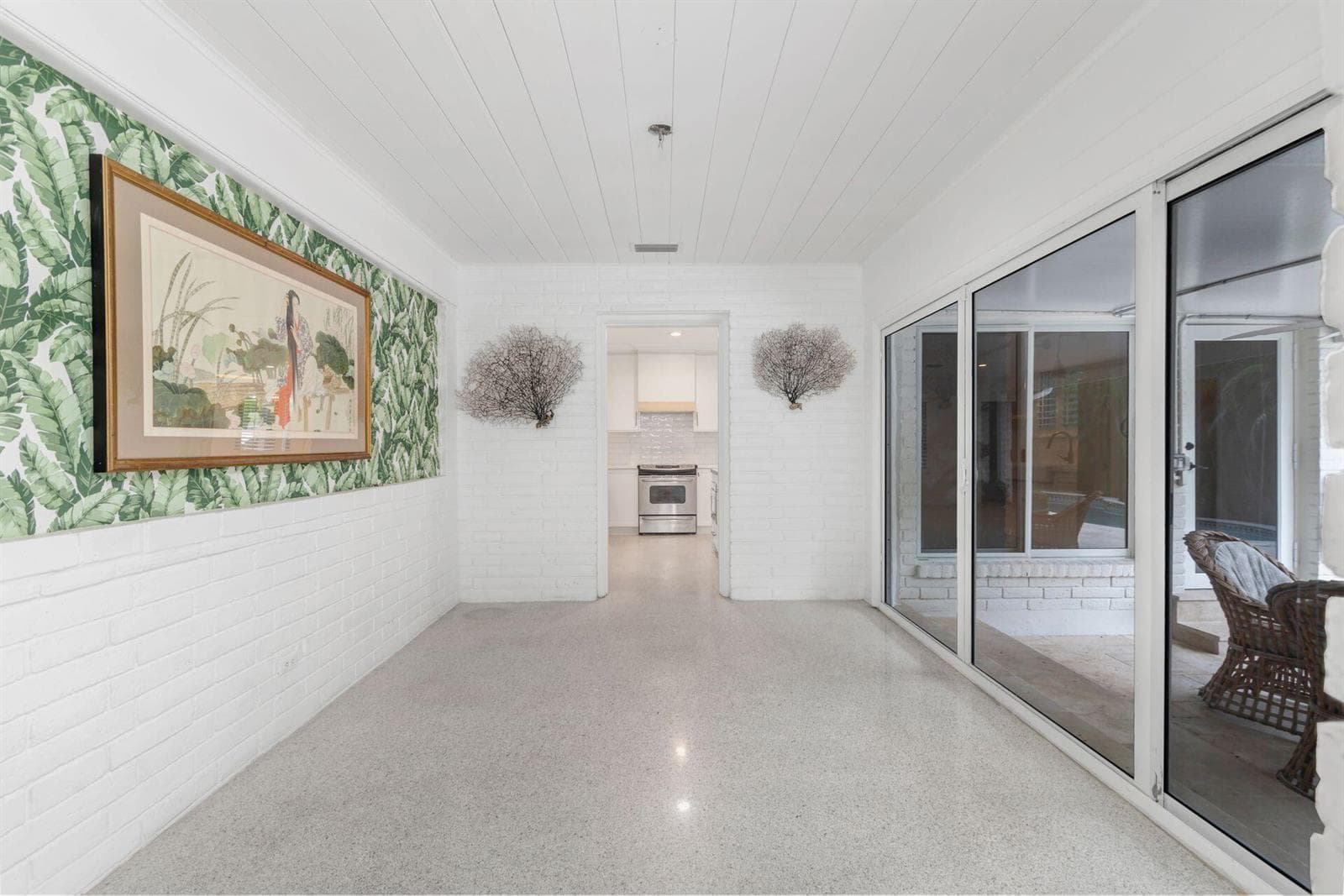 Sunroom/Breakfast room
