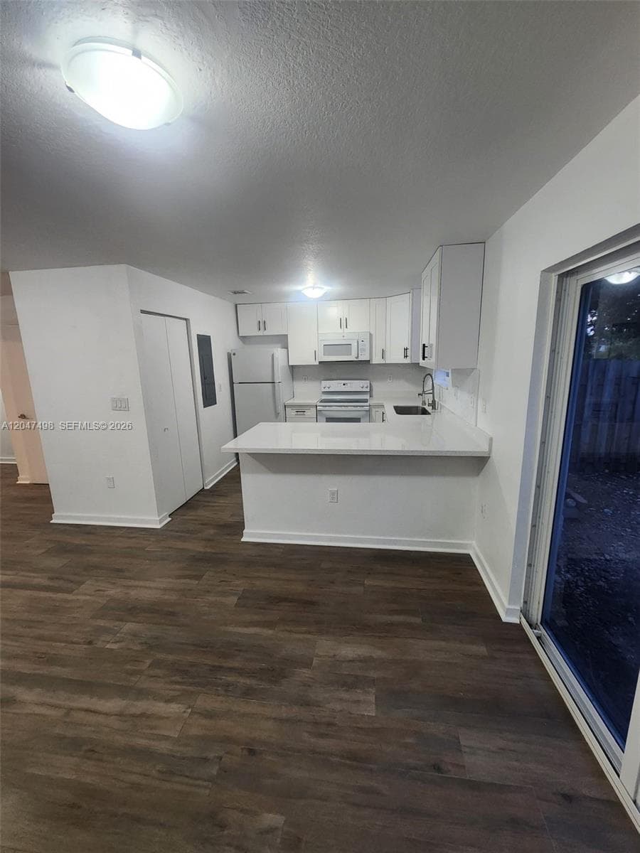 210 SW 3rd Ct photo 9