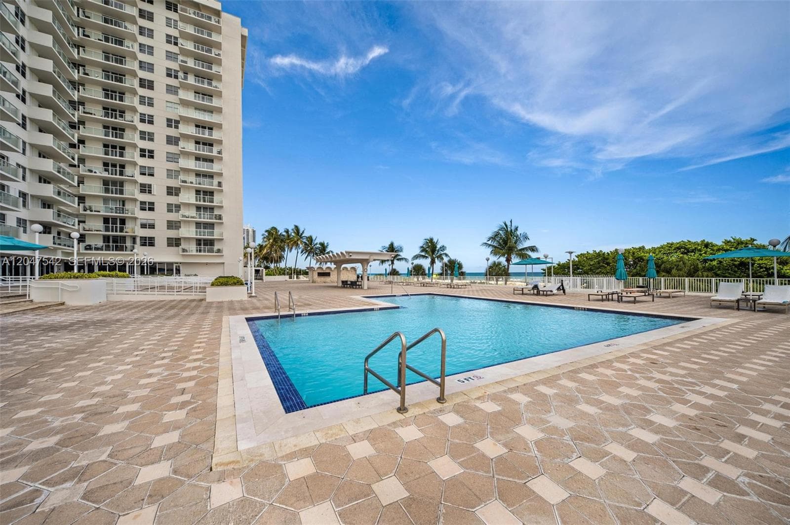 ARLEN BEACH CONDO · #1415 in Miami Beach - Photo 17