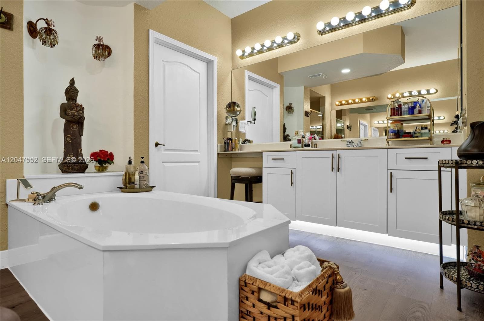 CAPTIVA · #205 in Doral - Photo 10