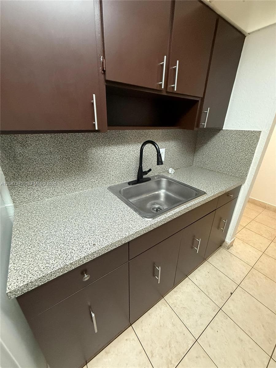 Villa Catalina Condo · #406 in Hialeah - Photo 12