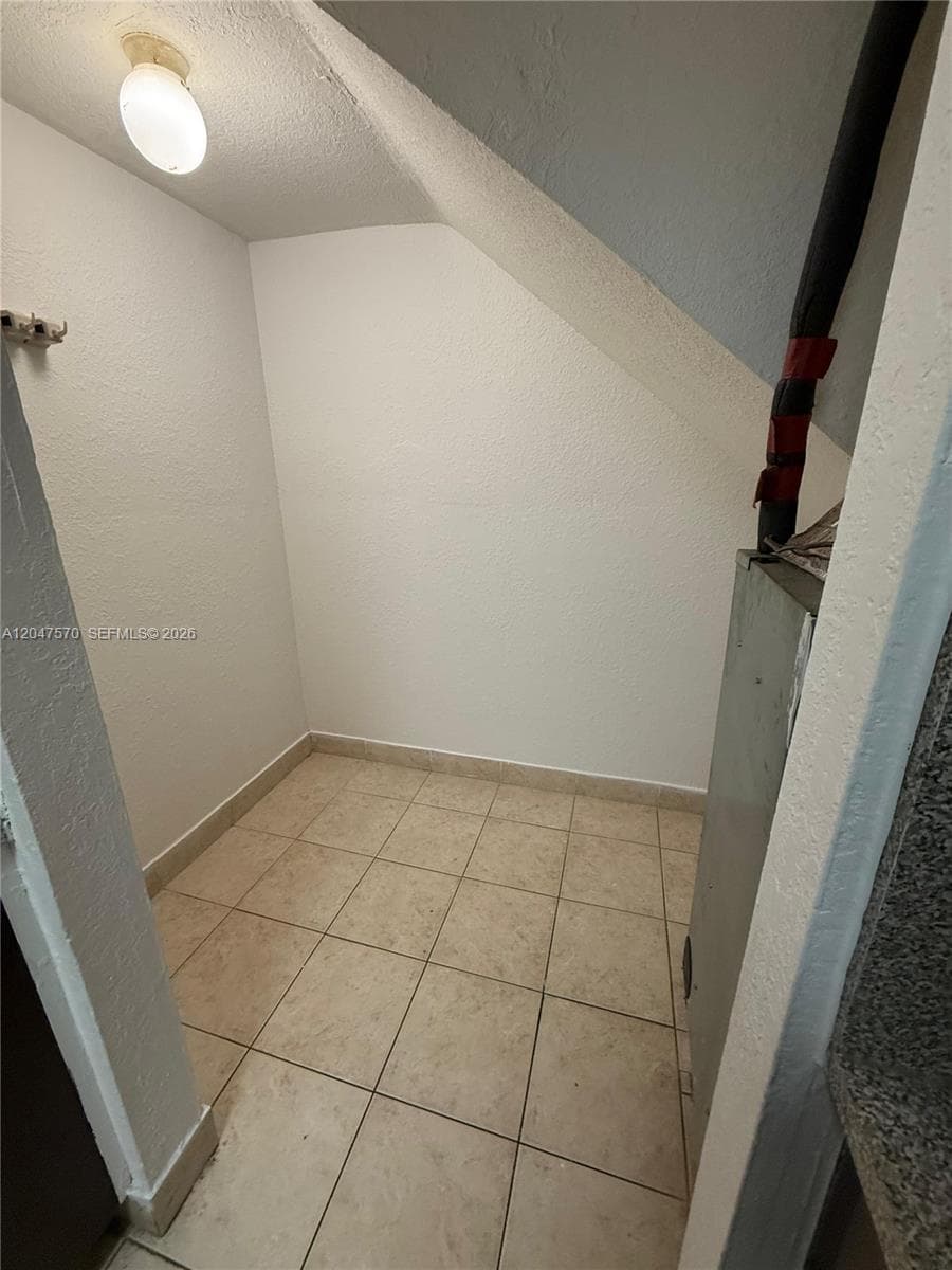 Villa Catalina Condo · #406 in Hialeah - Photo 5