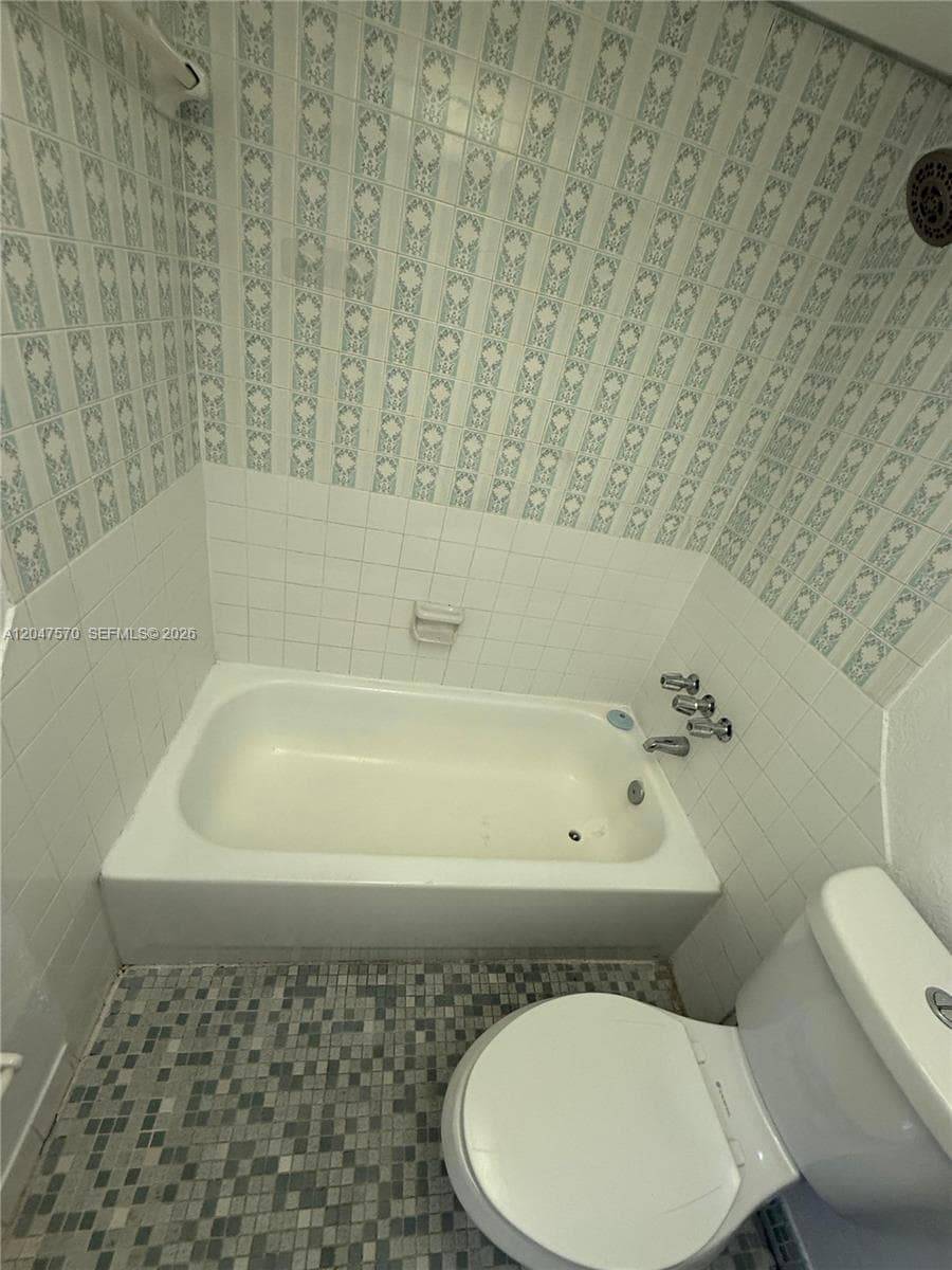 Villa Catalina Condo · #406 in Hialeah - Photo 24
