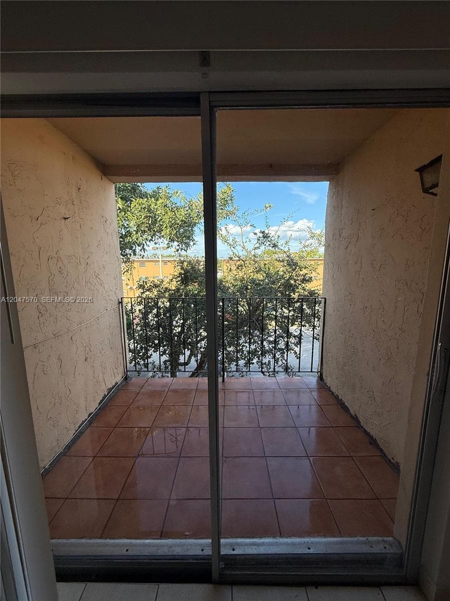 Villa Catalina Condo · #406 in Hialeah - Photo 30