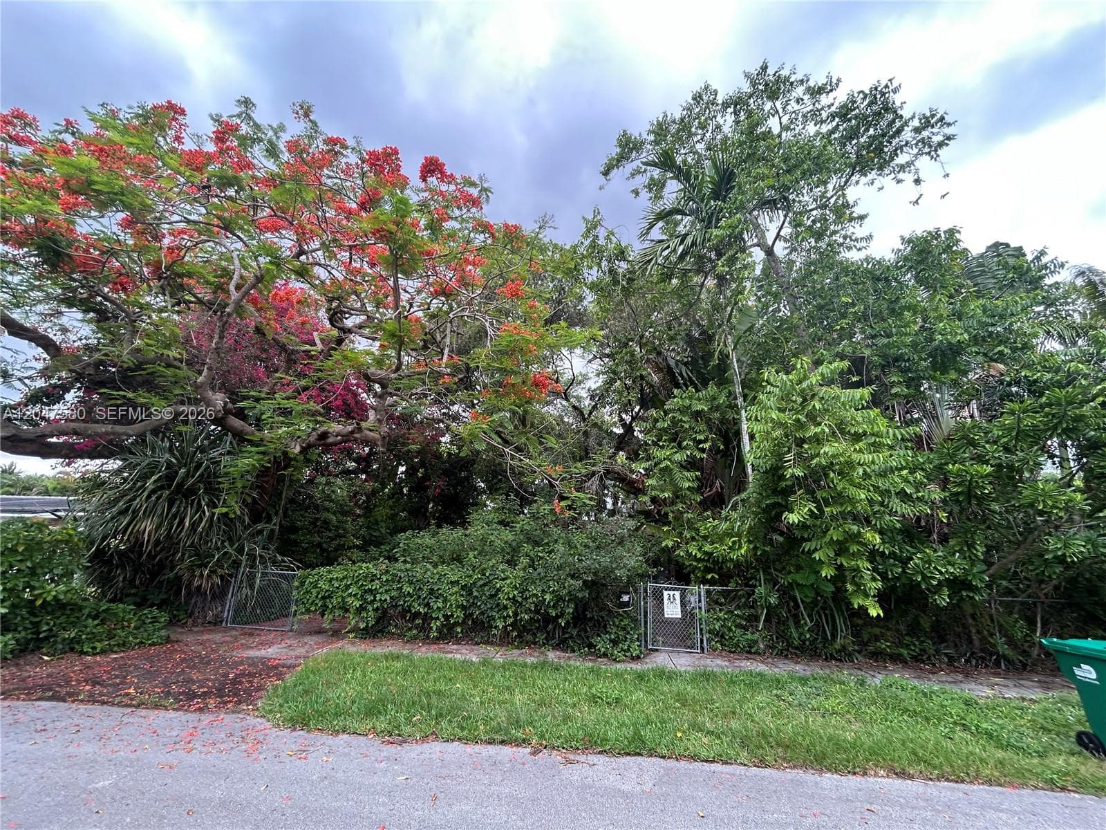 8285 SW 47th St photo 2
