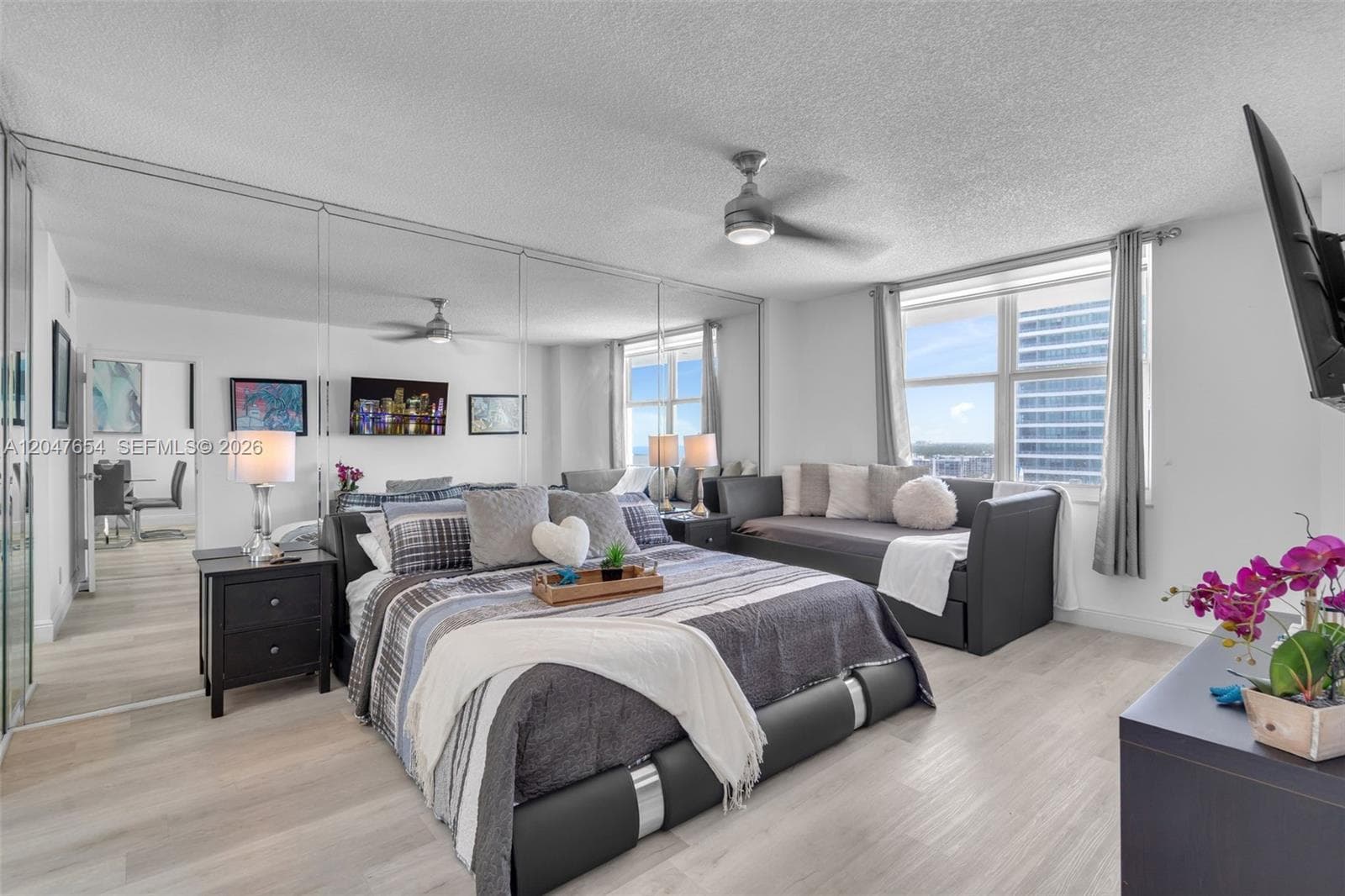 SEA AIR TOWERS CONDO · #PH03 in Hollywood - Photo 16