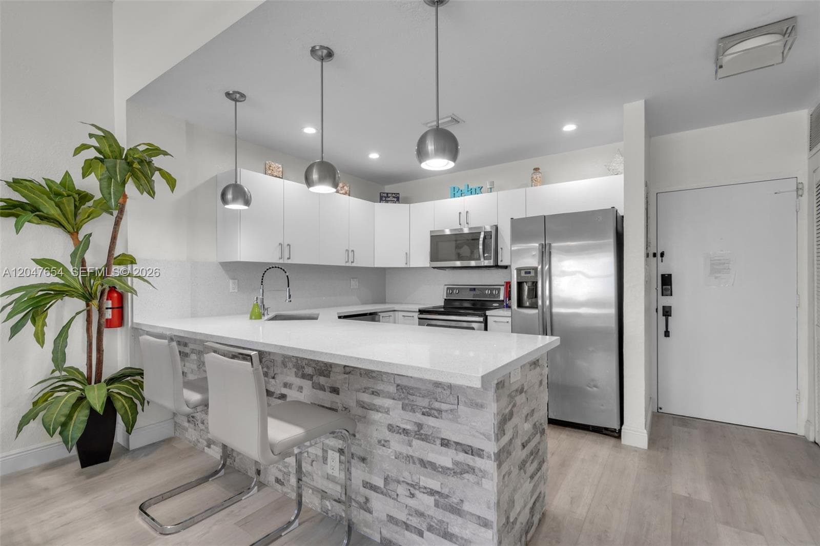 SEA AIR TOWERS CONDO · #PH03 in Hollywood - Photo 12