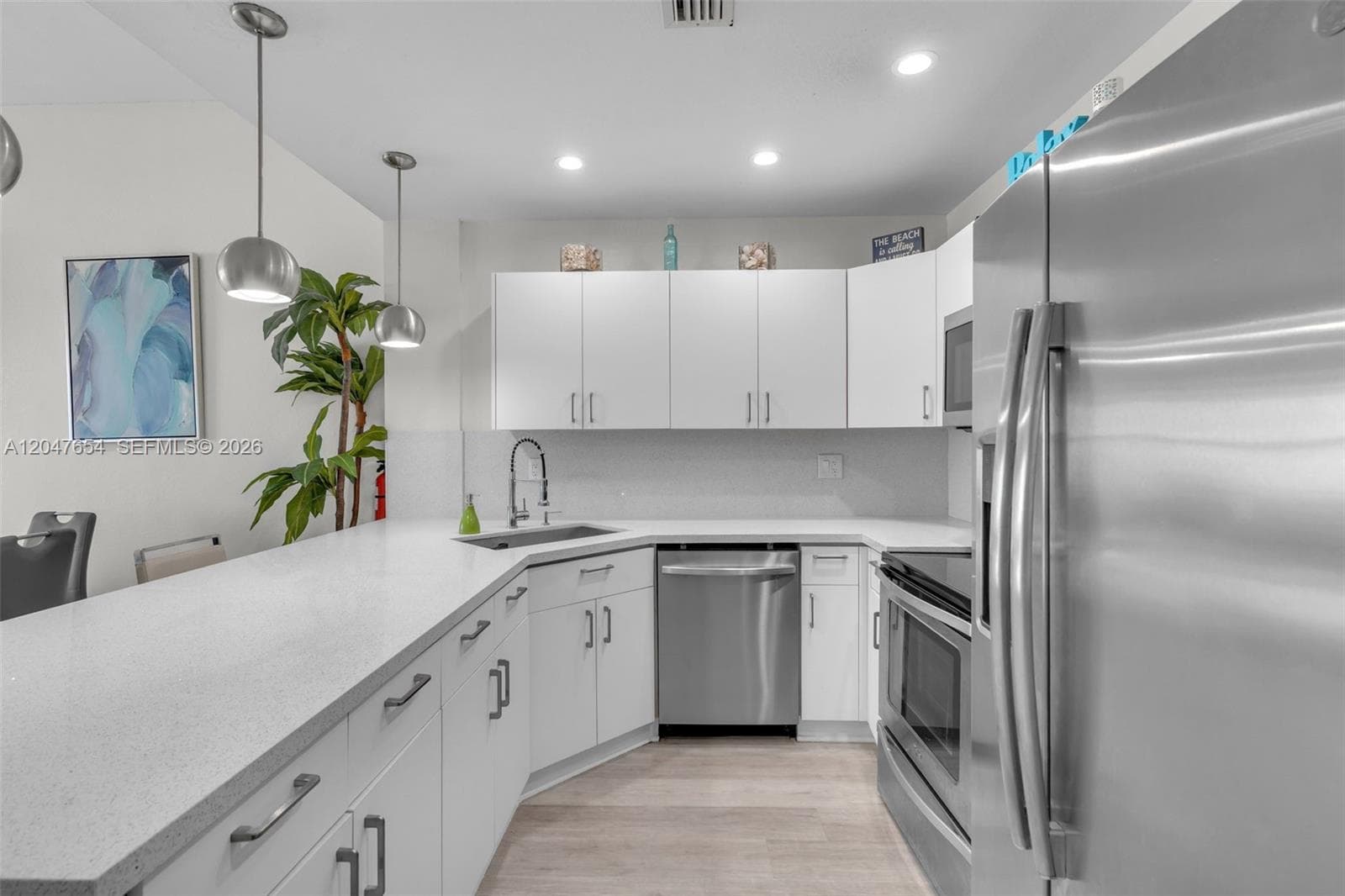 SEA AIR TOWERS CONDO · #PH03 in Hollywood - Photo 14