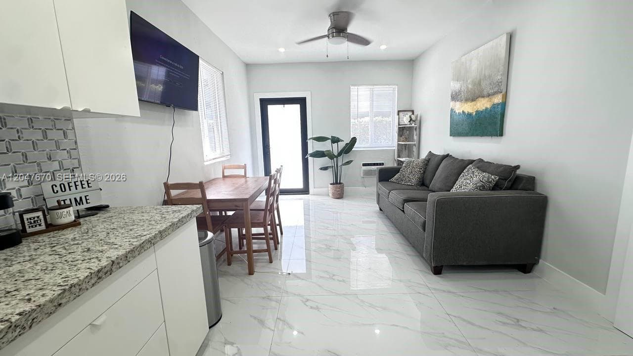 BRICKELL ESTATES · #Cottage in Miami - Photo 2