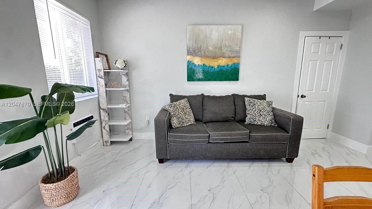BRICKELL ESTATES · #Cottage in Miami - Photo 6