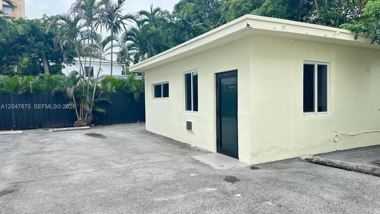 BRICKELL ESTATES · #Cottage in Miami - Photo 26