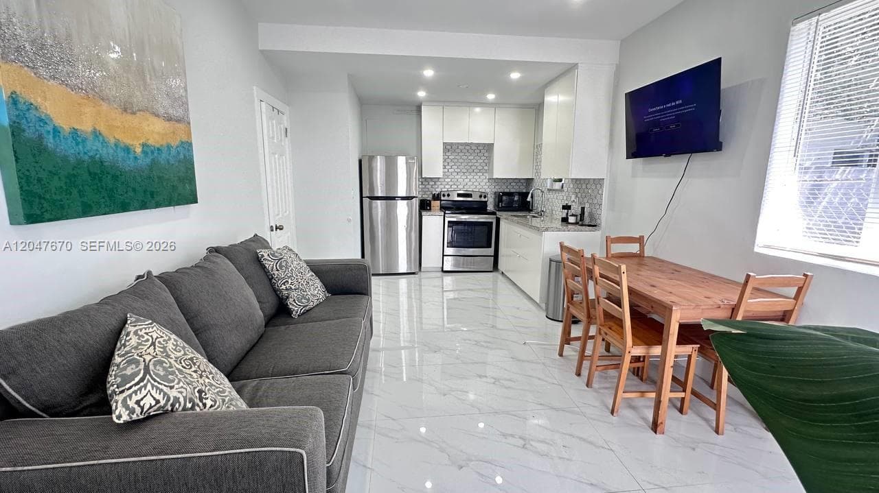 BRICKELL ESTATES · #Cottage in Miami - Photo 1