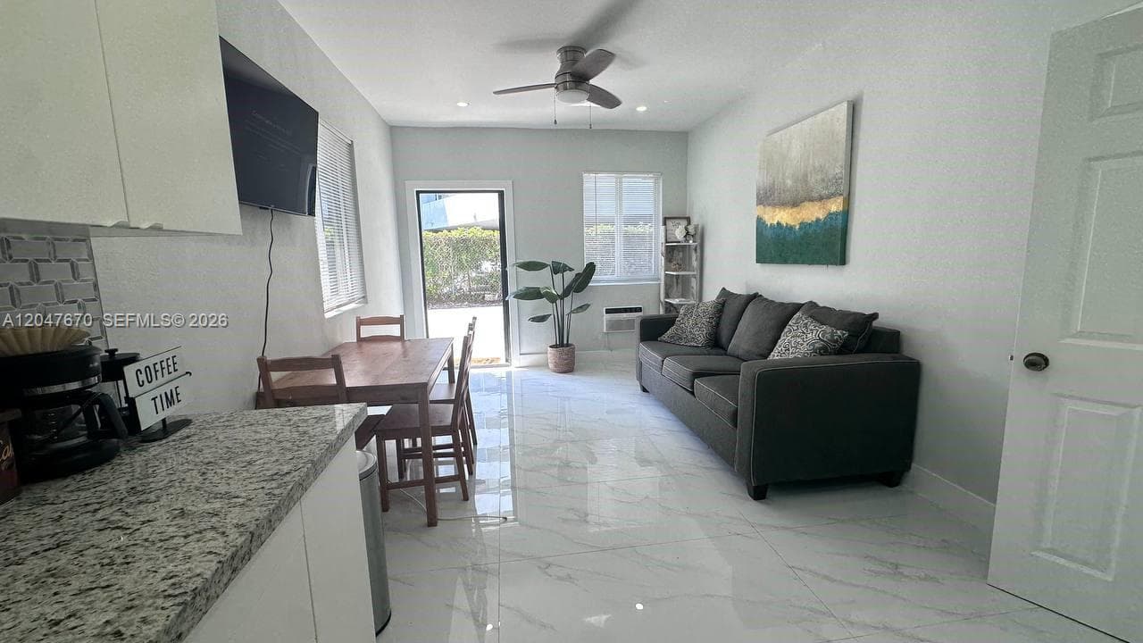 BRICKELL ESTATES · #Cottage in Miami - Photo 5