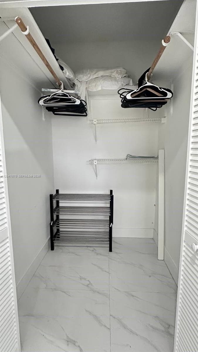 BRICKELL ESTATES · #Cottage in Miami - Photo 20