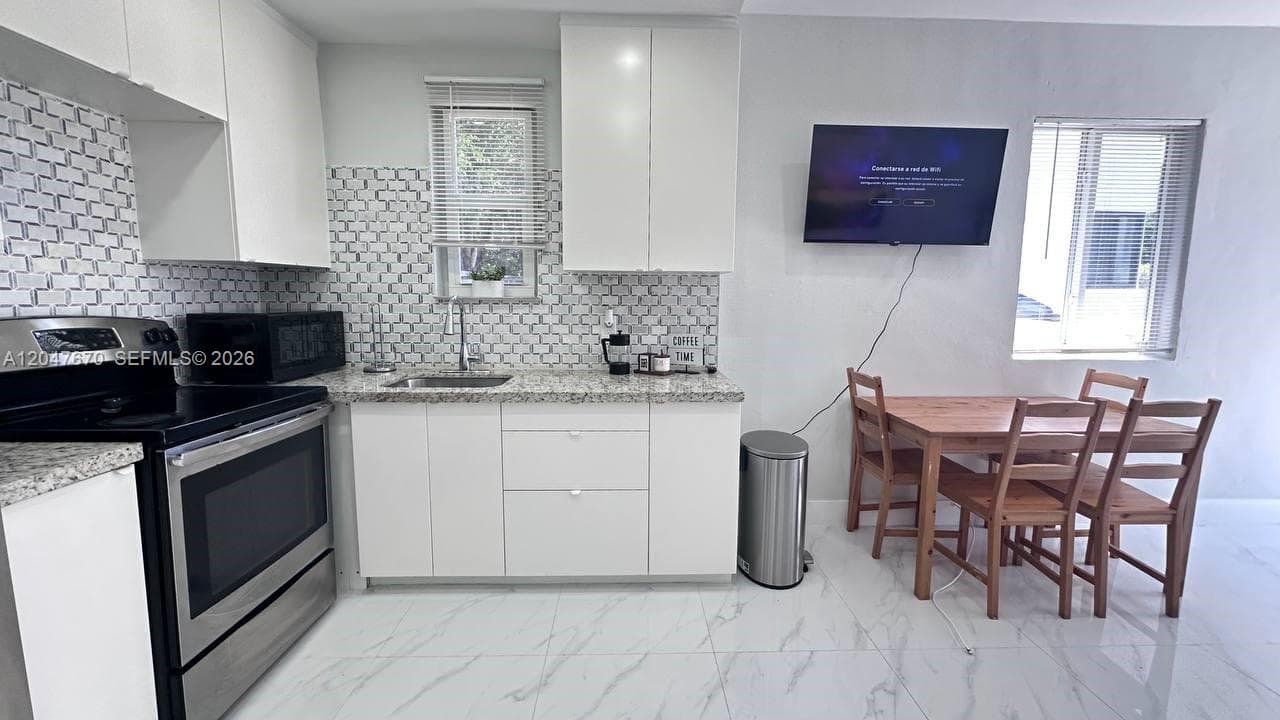 BRICKELL ESTATES · #Cottage in Miami - Photo 9