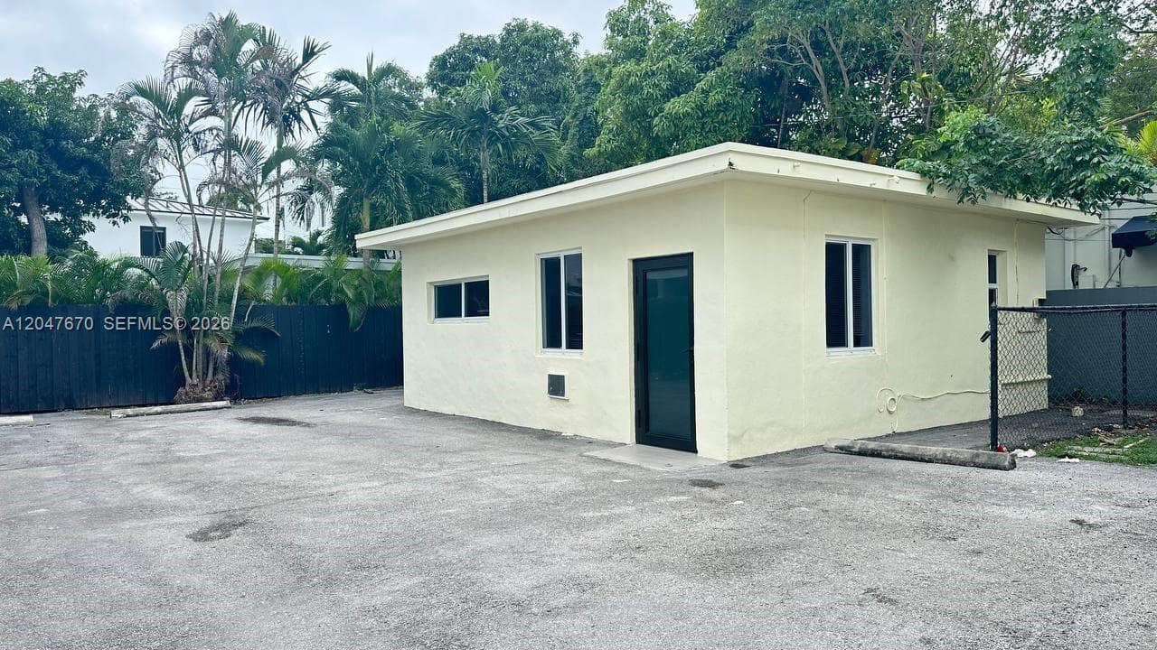 BRICKELL ESTATES · #Cottage in Miami - Photo 24