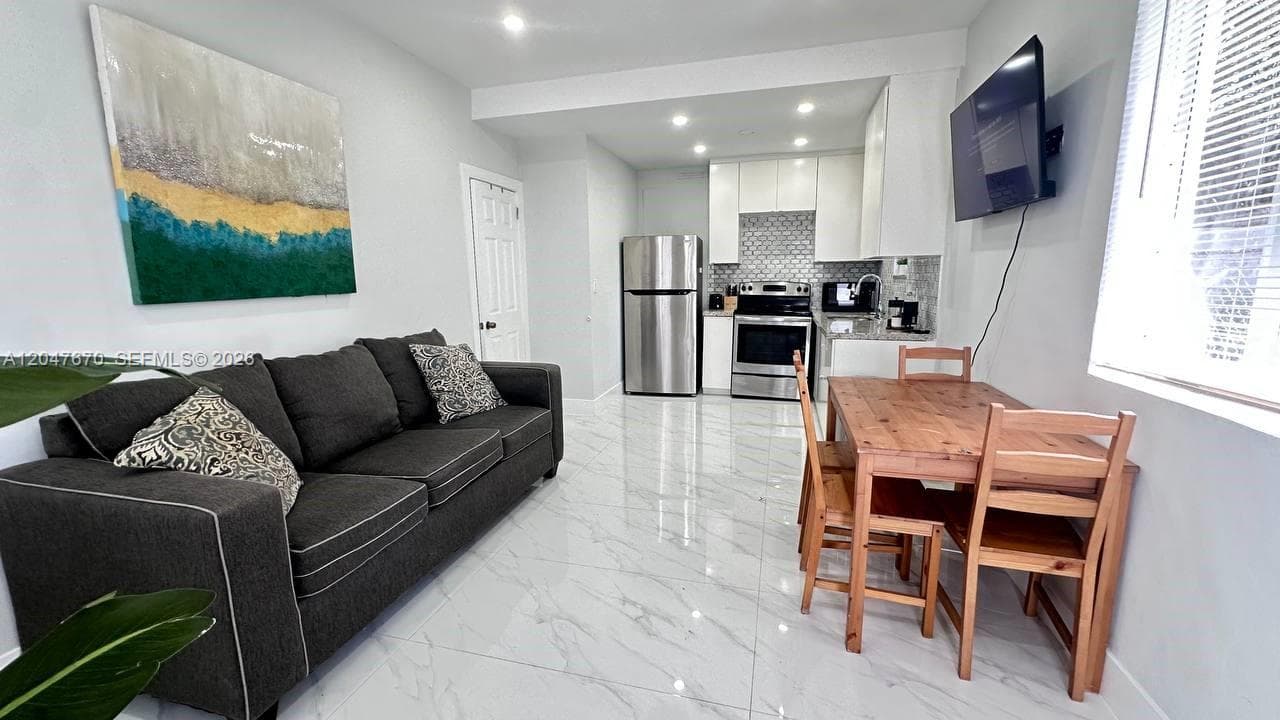 BRICKELL ESTATES · #Cottage in Miami - Photo 4