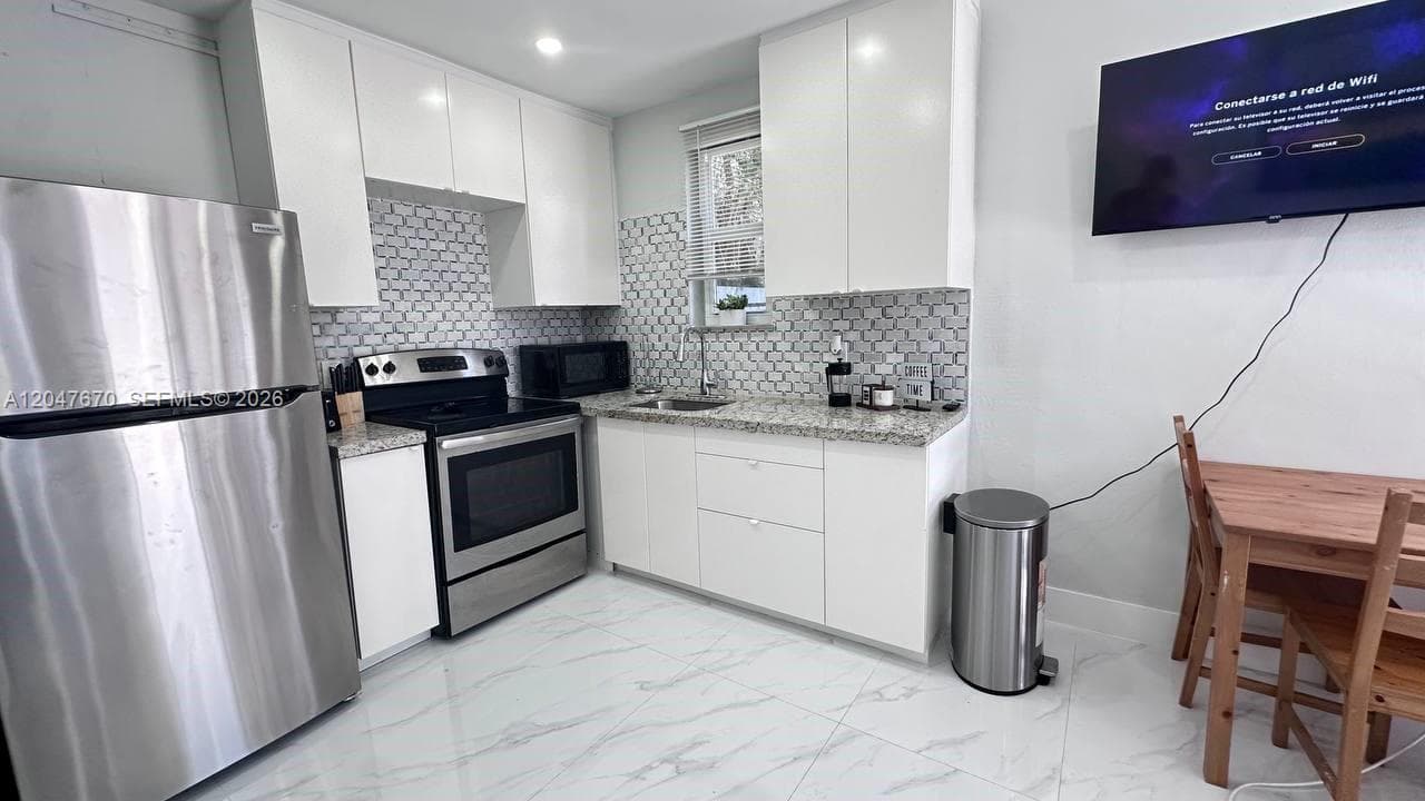 BRICKELL ESTATES · #Cottage in Miami - Photo 8