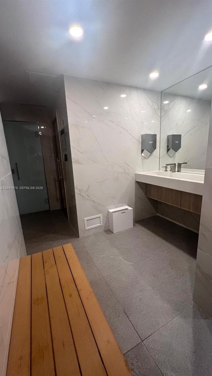 OCEAN POINT CONDO · #525 in Miami Beach - Photo 13