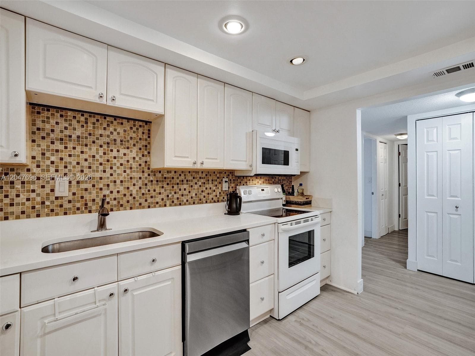 OCEANVIEW PARK CONDO · #131 in Hallandale Beach - Photo 10