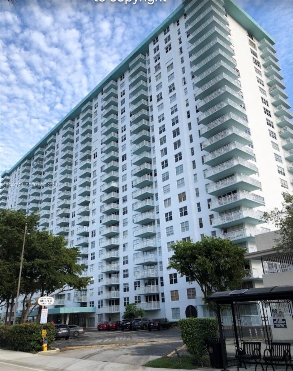 Winston Towers 500 Condo · #1208 in Sunny Isles Beach - Photo 2