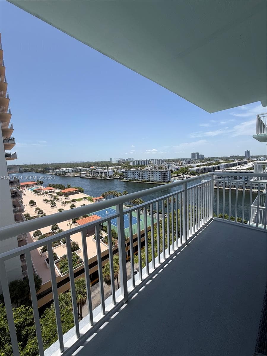 Winston Towers 500 Condo · #1208 in Sunny Isles Beach - Photo 6