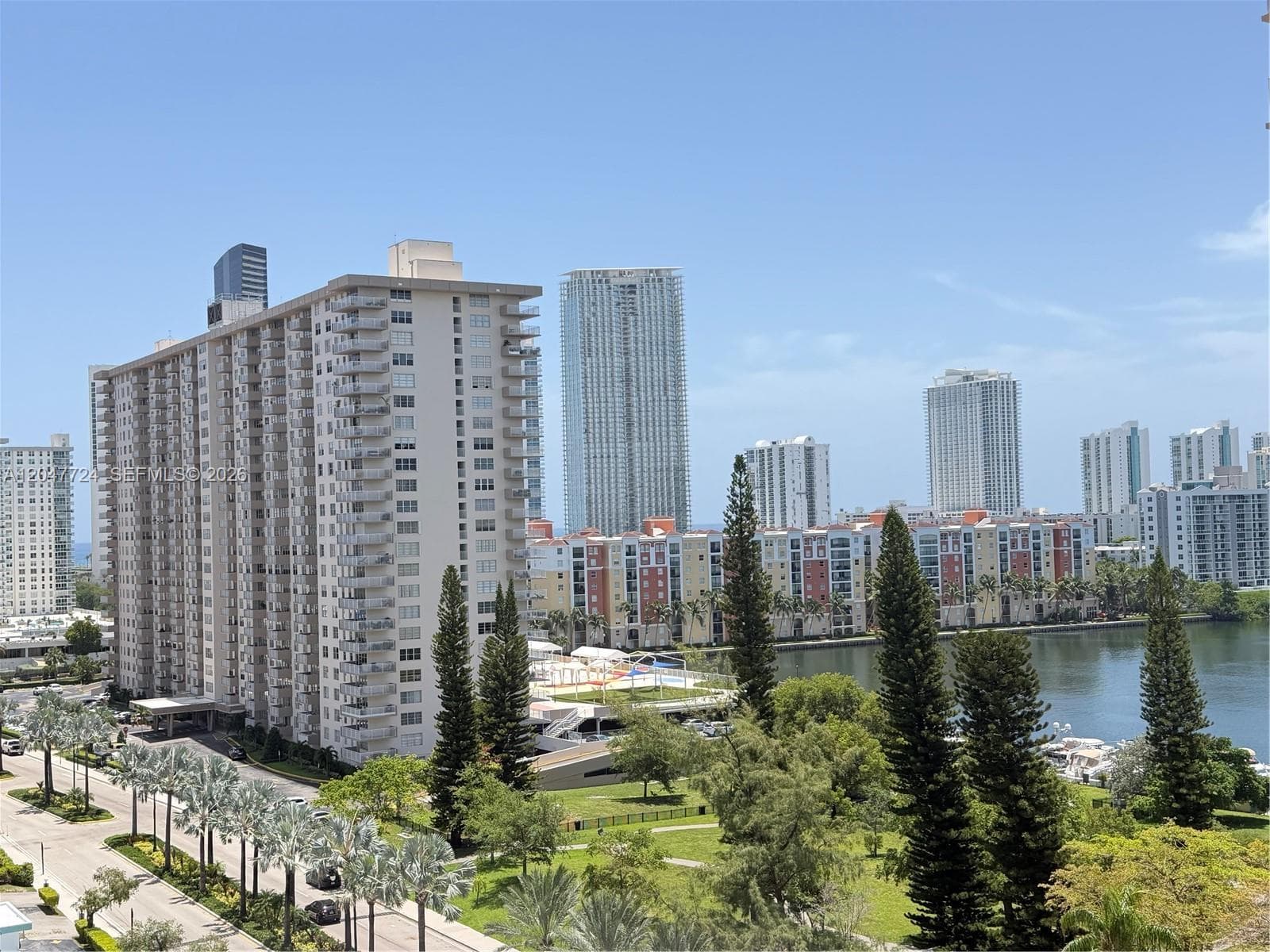 Winston Towers 500 Condo · #1208 in Sunny Isles Beach - Photo 3