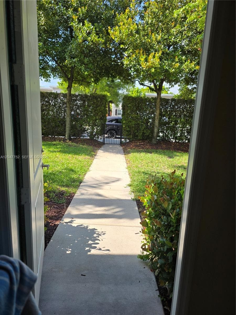 146 SW 7th Ct photo 28