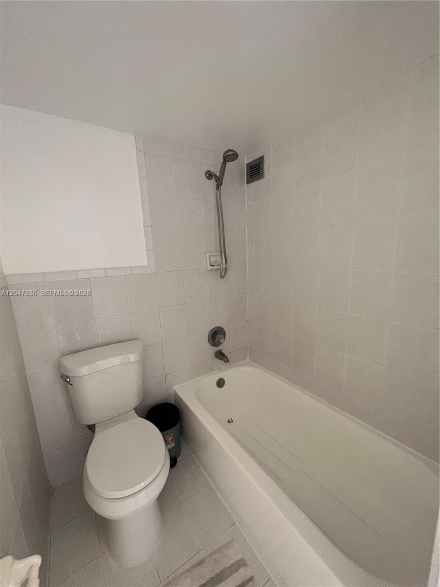 PLAZA OF AMERICAS CONDO · #816 in Sunny Isles Beach - Photo 12