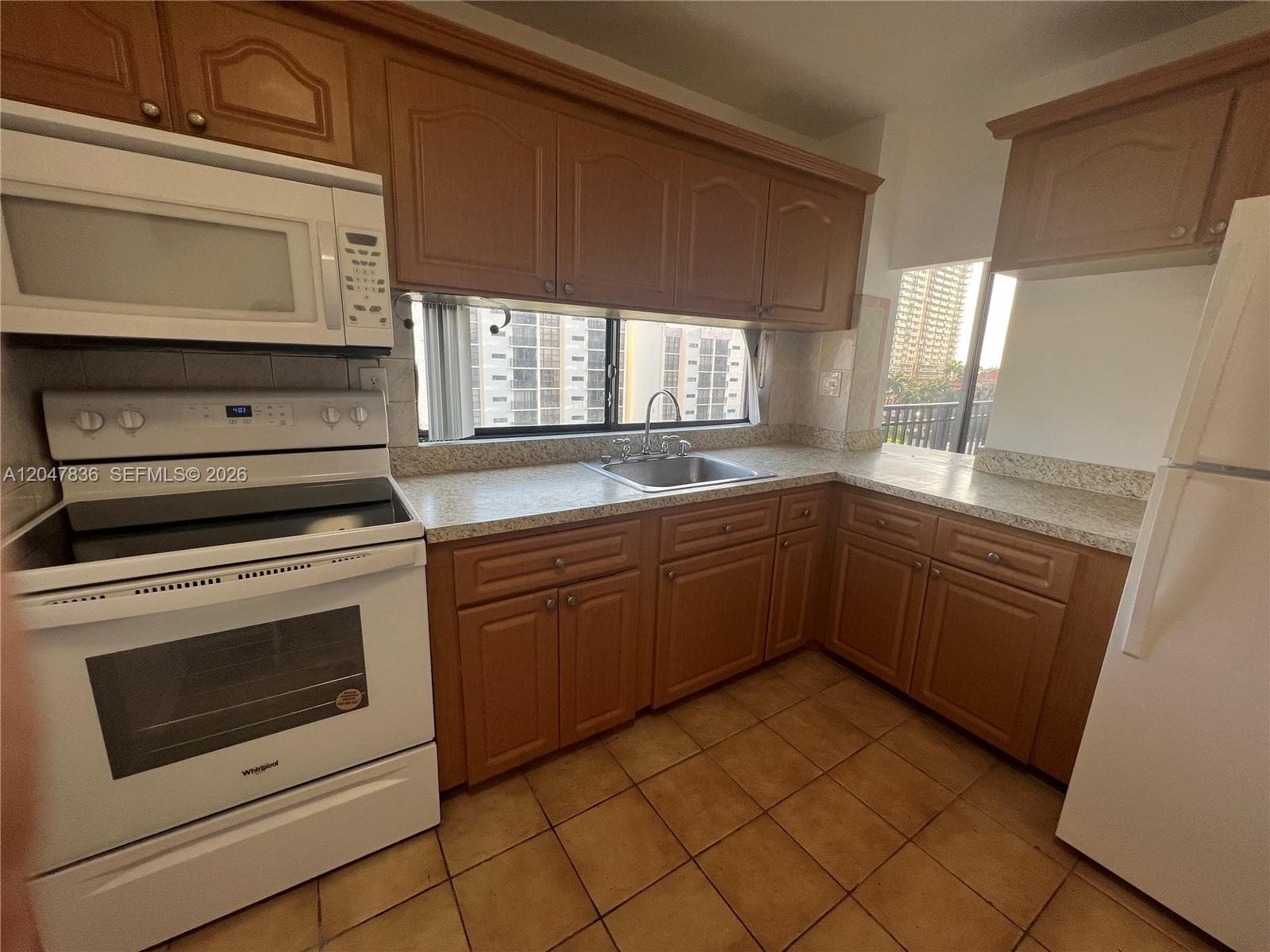 PLAZA OF AMERICAS CONDO · #816 in Sunny Isles Beach - Photo 7