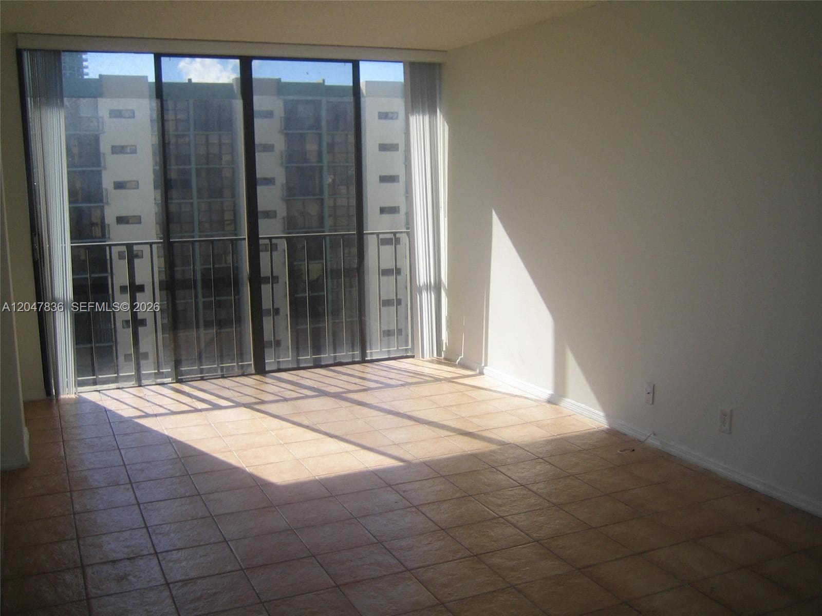 PLAZA OF AMERICAS CONDO · #816 in Sunny Isles Beach - Photo 4
