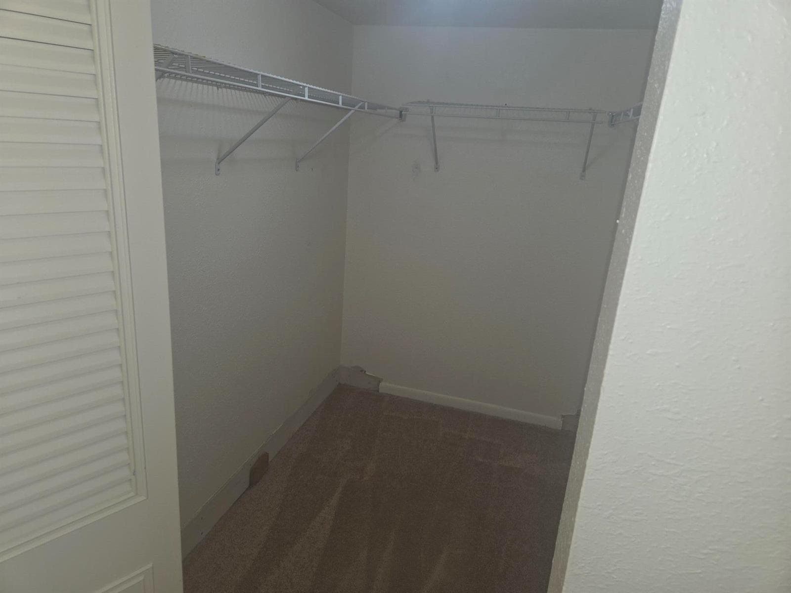 MC 228 Walk-in Closet