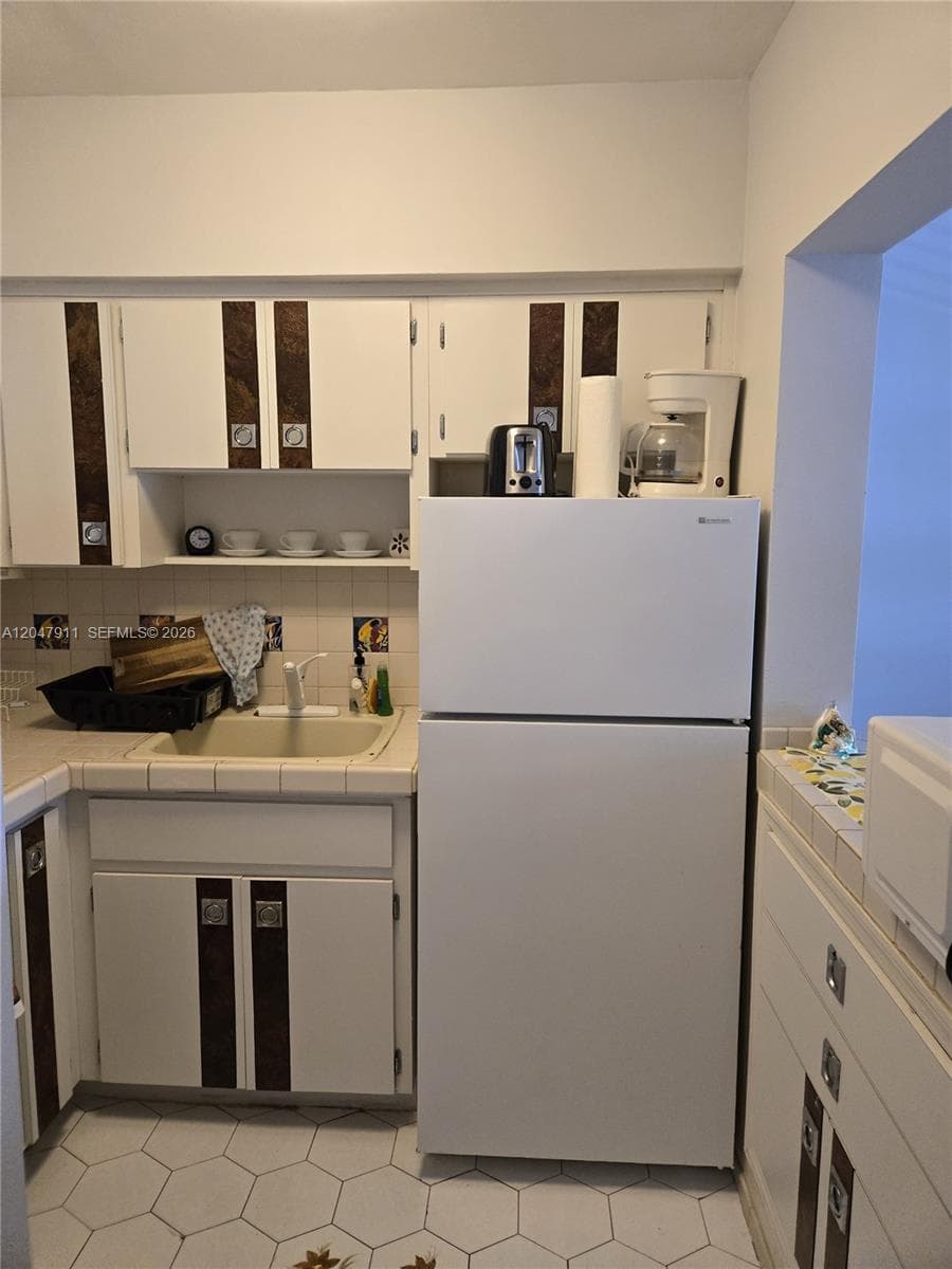 GOLDEN BAY LODGE CO-OP · #41 in Hallandale Beach - Photo 1