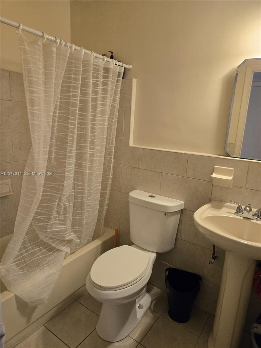 GOLDEN BAY LODGE CO-OP · #41 in Hallandale Beach - Photo 18