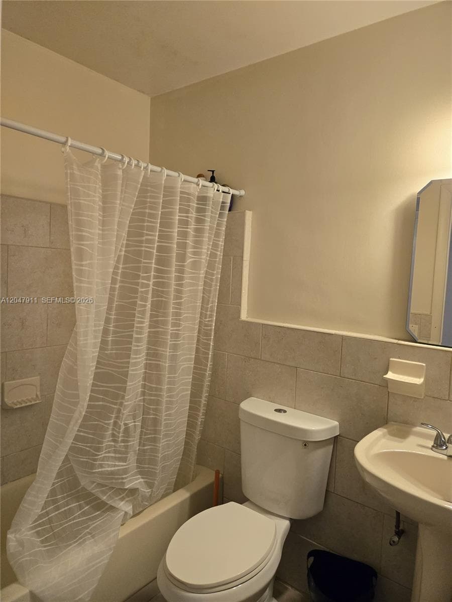 GOLDEN BAY LODGE CO-OP · #41 in Hallandale Beach - Photo 15