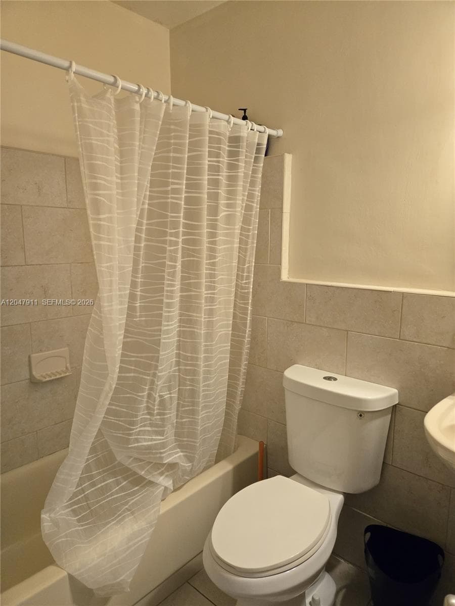 GOLDEN BAY LODGE CO-OP · #41 in Hallandale Beach - Photo 19