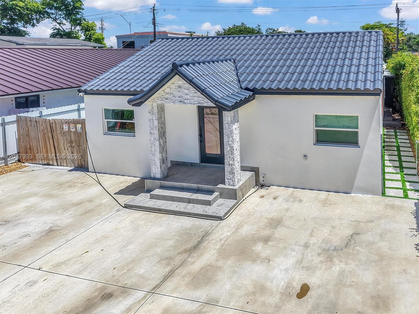 6575 SW 39th Ter photo 2