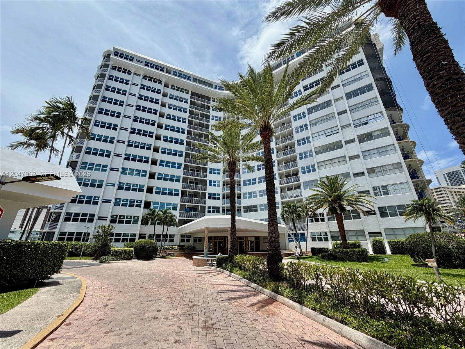 Lake Point Tower · #901 in Hallandale Beach - Photo 4