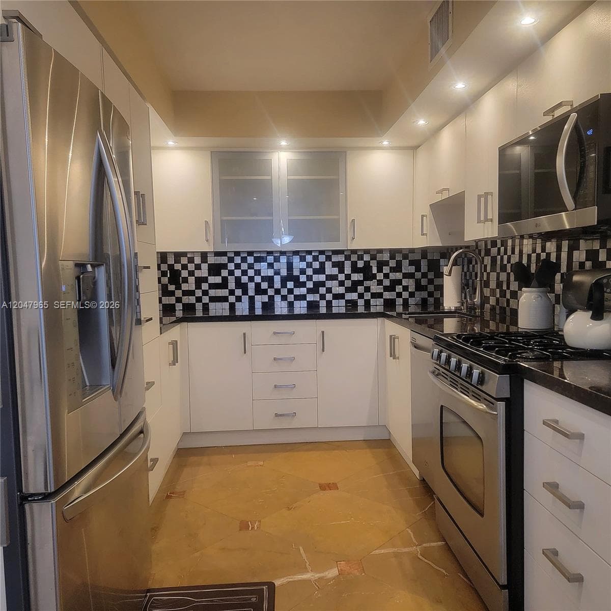 Parker Plaza Estates · #1718 in Hallandale Beach - Photo 4