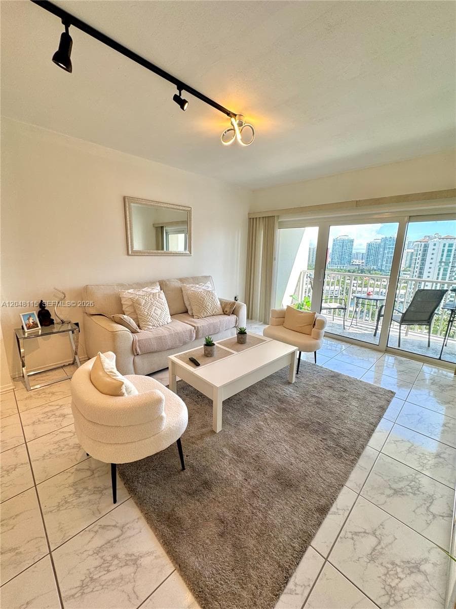 Arlen House · #1603 in Sunny Isles Beach - Photo 2