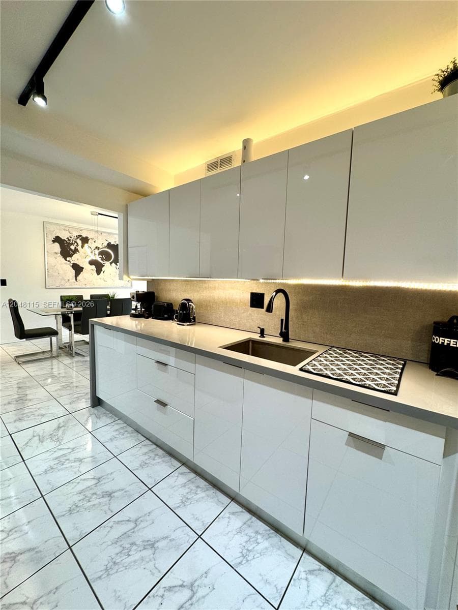 Arlen House · #1603 in Sunny Isles Beach - Photo 12